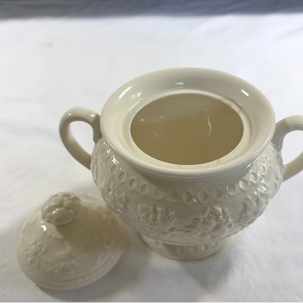 1960's Wedgwood Etruria Barlaston Wellesley Creamer, Sugar Bowl & Gravy Boat Set
